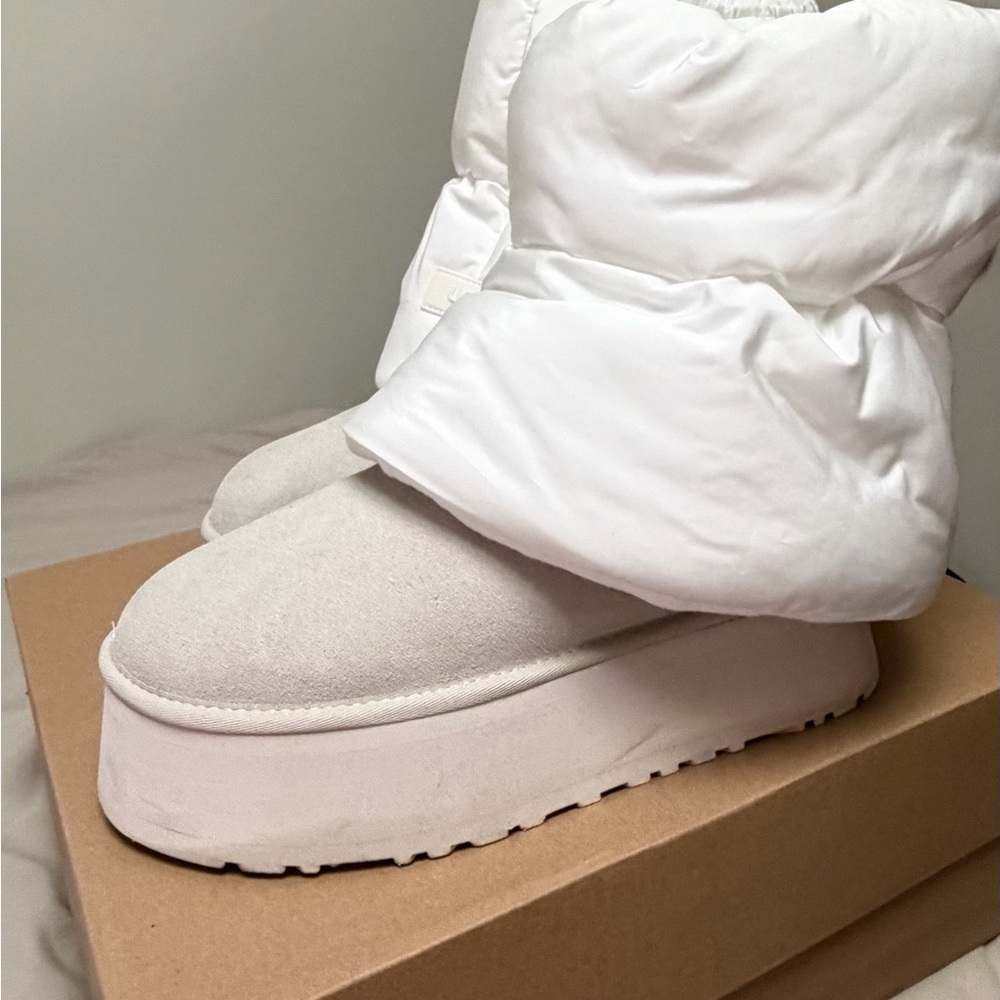 UGG Cream Platform Ankle Boots - Picture 4 of 6
